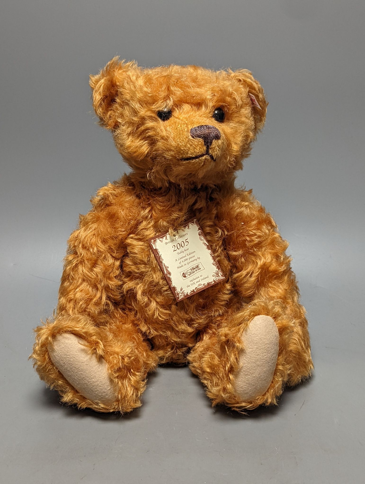 British Collectors teddy bear, 2005 with box and certificate, 40cm